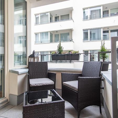 Apartment With Balcony Praga Esterno foto