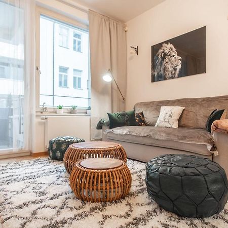 Apartment With Balcony Praga Esterno foto
