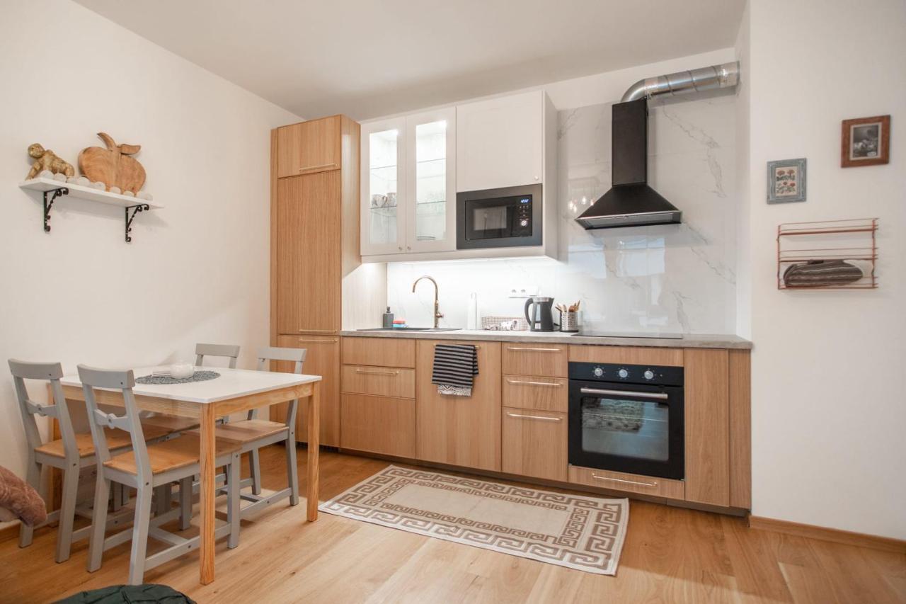 Apartment With Balcony Praga Esterno foto