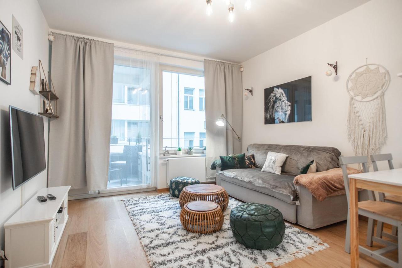 Apartment With Balcony Praga Esterno foto