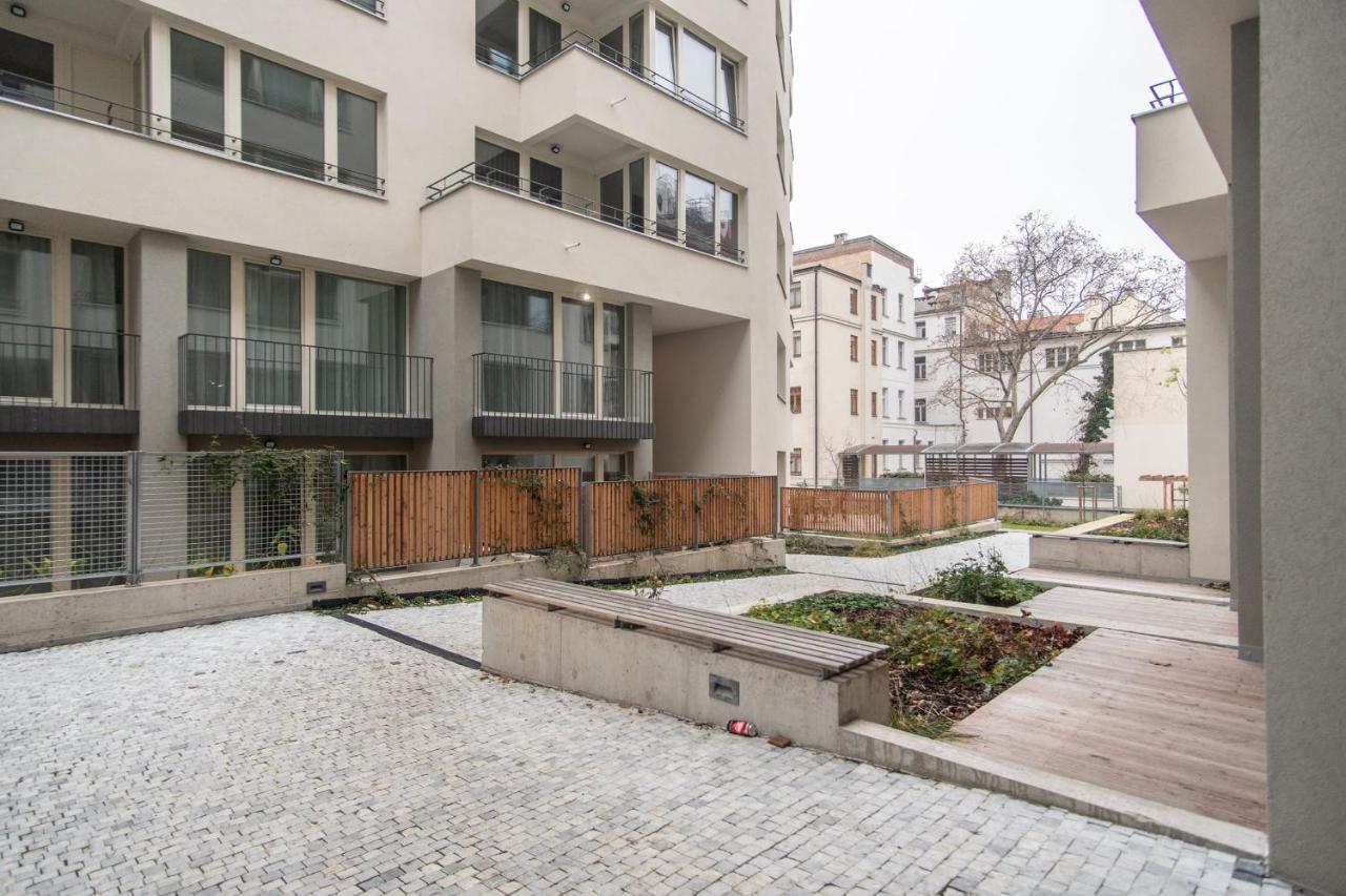 Apartment With Balcony Praga Esterno foto